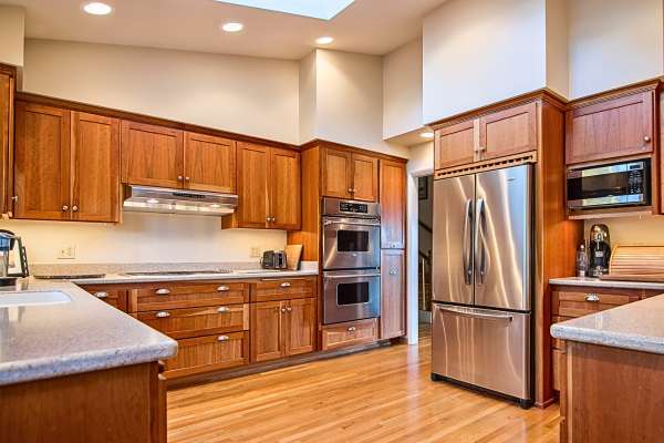 L-shaped Kitchen Cabinets With Dark Countertops