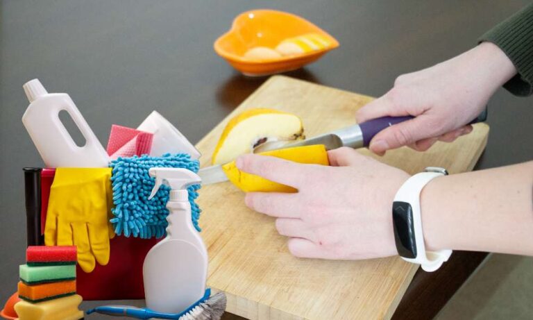 how-to-remove-stains-from-plastic-cutting-board