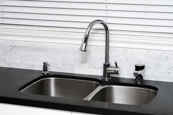 Black Sink And Faucets