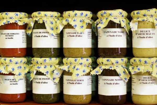 Label Tops of Jars To Organize Spice Racks