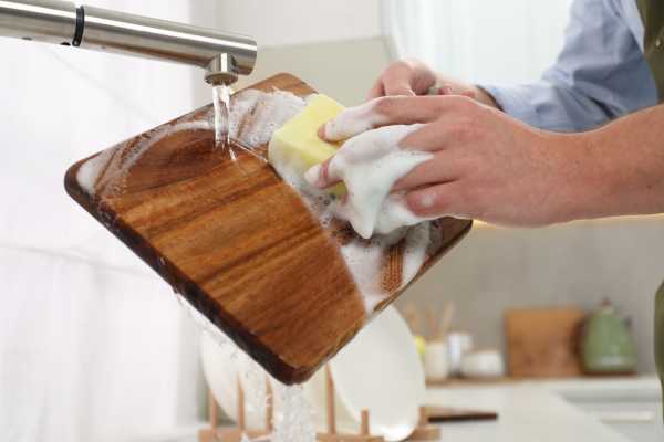 Rinse The Cutting Board With Hot Water Clean Plastic Cutting Boards