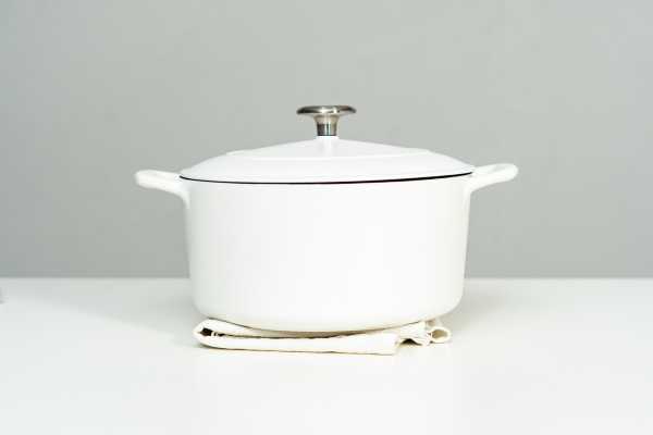 Comparing Traditional Dutch Ovens with Modern Versions