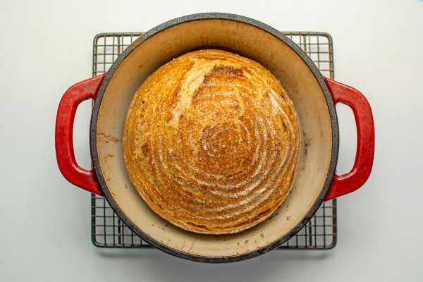 How to Arrange Biscuits in a Dutch Oven