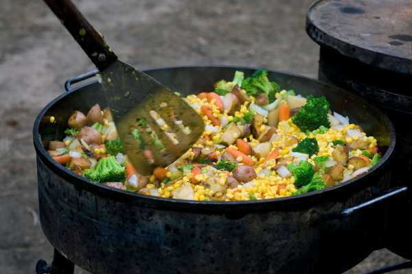 Techniques for Cooking Outdoors with a Dutch Oven